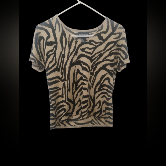 Requirements Tops - Zebra Print Short Sleeve Top Women’s Medium Crop Y2K Boho Retro Earthy 90s Earth